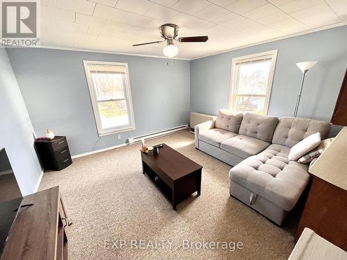 #A -71 Canal St, Quinte West, ON - Indoor Photo Showing Living Room