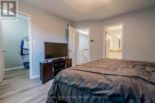 #28 -5070 Drummond Rd, Niagara Falls, ON - Indoor Photo Showing Bedroom