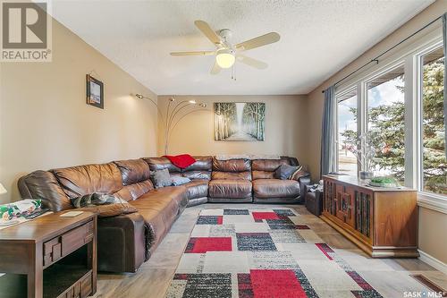 116 Bates Street, Earl Grey, SK - Indoor Photo Showing Living Room