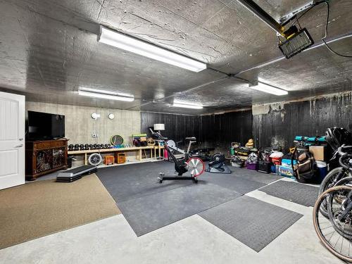 1831 Primrose Cres, Kamloops, BC - Indoor Photo Showing Garage