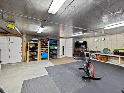 1831 Primrose Cres, Kamloops, BC - Indoor Photo Showing Garage