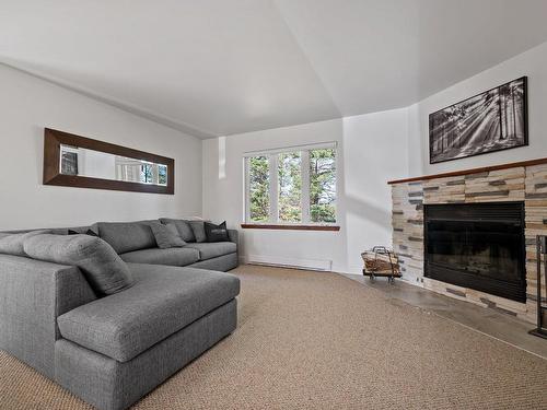 Salon - 1752 Ch. Du Golf, Mont-Tremblant, QC - Indoor Photo Showing Living Room With Fireplace