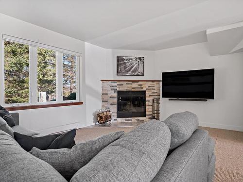 Salon - 1752 Ch. Du Golf, Mont-Tremblant, QC - Indoor Photo Showing Living Room With Fireplace