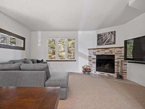 Salon - 1752 Ch. Du Golf, Mont-Tremblant, QC - Indoor Photo Showing Living Room With Fireplace