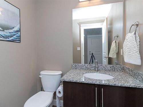 25-2319 Chilco Rd, View Royal, BC - Indoor Photo Showing Bathroom
