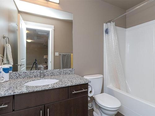 25-2319 Chilco Rd, View Royal, BC - Indoor Photo Showing Bathroom