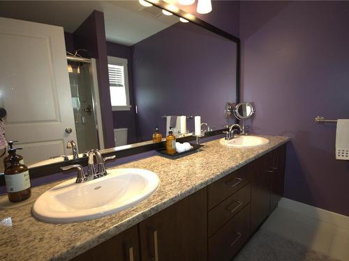 1165 Sikorsky Rd, Langford, BC - Indoor Photo Showing Bathroom