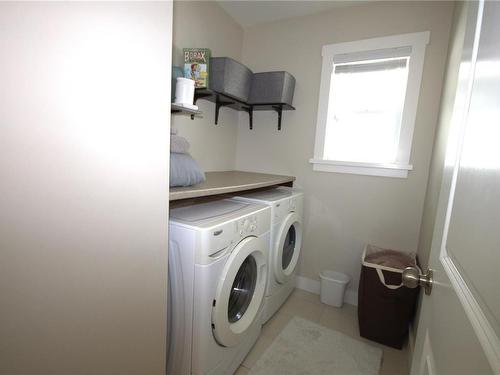 1165 Sikorsky Rd, Langford, BC - Indoor Photo Showing Laundry Room