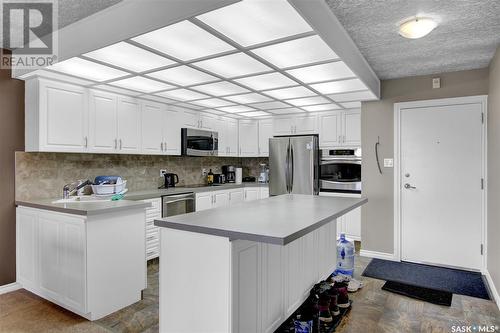 1608 3520 Hillsdale Street, Regina, SK - Indoor Photo Showing Kitchen