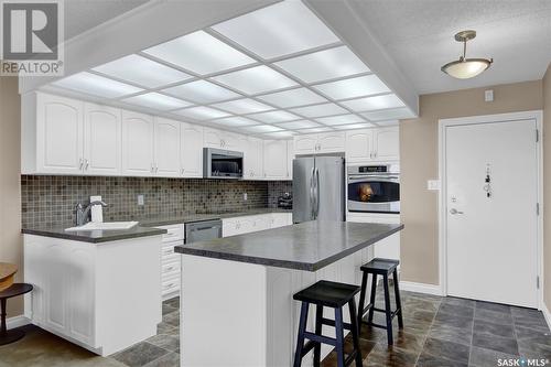 504 3520 Hillsdale Street, Regina, SK - Indoor Photo Showing Kitchen With Upgraded Kitchen
