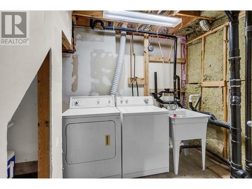 3694 Highland Drive, Prince George, BC - Indoor Photo Showing Laundry Room
