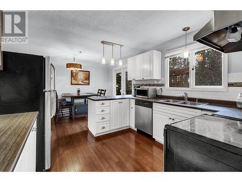 3694 Highland Drive, Prince George, BC - Indoor Photo Showing Kitchen With Double Sink