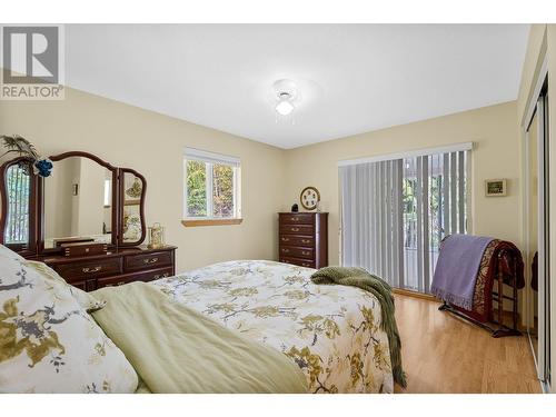7451 Estate Drive, Anglemont, BC - Indoor Photo Showing Bedroom