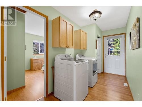 7451 Estate Drive, Anglemont, BC - Indoor Photo Showing Laundry Room