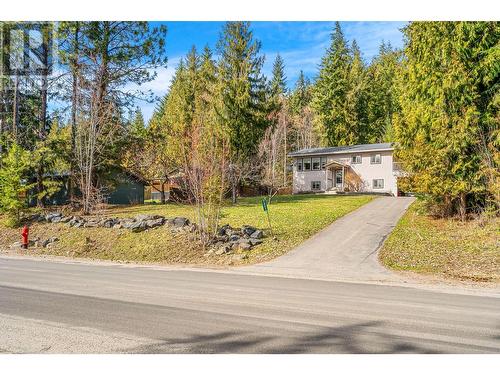 7451 Estate Drive, Anglemont, BC - Outdoor