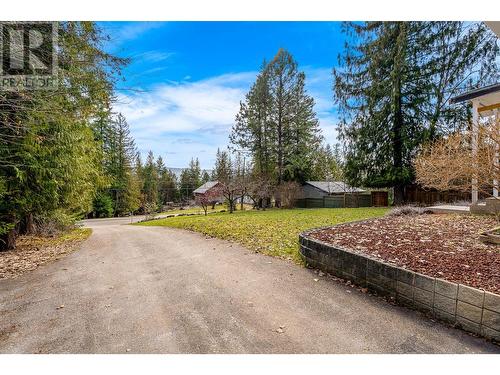7451 Estate Drive, Anglemont, BC - Outdoor