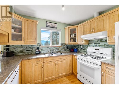 7451 Estate Drive, Anglemont, BC - Indoor Photo Showing Kitchen With Double Sink
