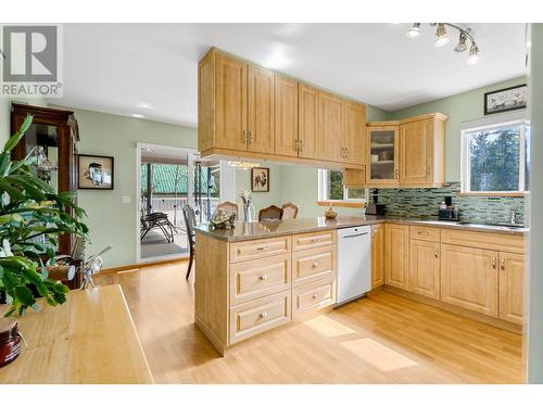 7451 Estate Drive, Anglemont, BC - Indoor Photo Showing Kitchen