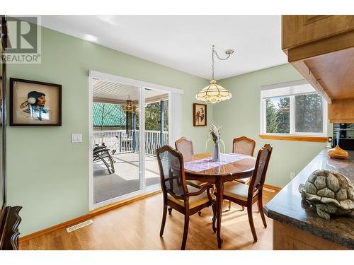 7451 Estate Drive, Anglemont, BC - Indoor Photo Showing Dining Room