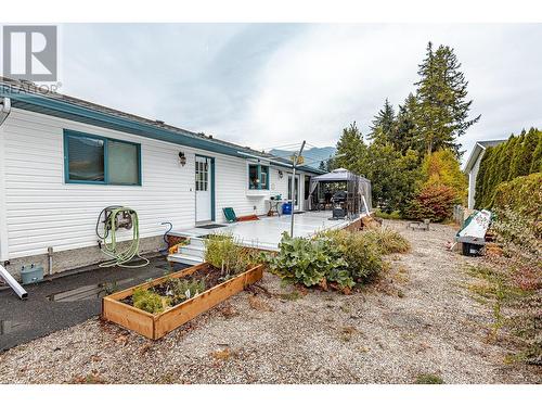425 Maduik Avenue, Sicamous, BC - Outdoor With Exterior