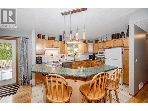 425 Maduik Avenue, Sicamous, BC - Indoor Photo Showing Kitchen
