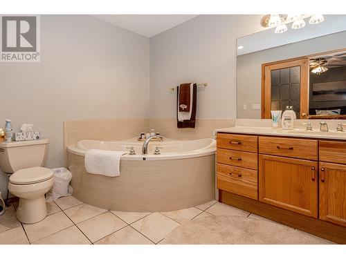 425 Maduik Avenue, Sicamous, BC - Indoor Photo Showing Bathroom