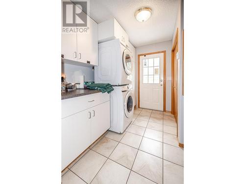 425 Maduik Avenue, Sicamous, BC - Indoor Photo Showing Laundry Room