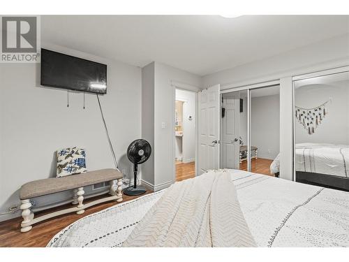 1718 Grandview Avenue, Lumby, BC - Indoor Photo Showing Bedroom