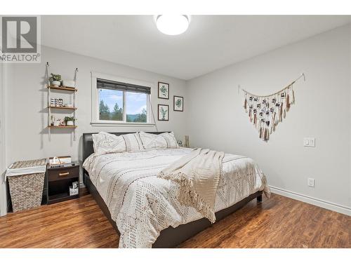 1718 Grandview Avenue, Lumby, BC - Indoor Photo Showing Bedroom
