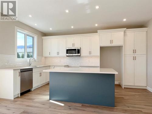 9 Wood Duck Way, Osoyoos, BC - Indoor Photo Showing Kitchen With Upgraded Kitchen