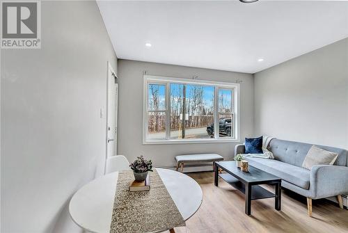 516 Silverman Street, Greater Sudbury, ON - Indoor Photo Showing Living Room