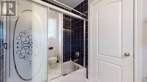 91 Manor Ridge Tr, East Gwillimbury, ON - Indoor Photo Showing Bathroom