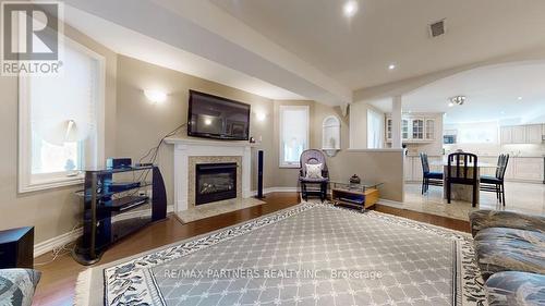 91 Manor Ridge Tr, East Gwillimbury, ON - Indoor Photo Showing Living Room With Fireplace