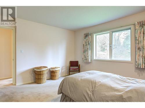 3410 Lockhart Crescent, Spallumcheen, BC - Indoor Photo Showing Bedroom