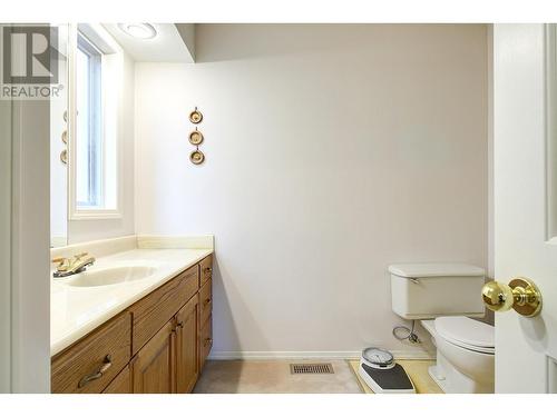 3410 Lockhart Crescent, Spallumcheen, BC - Indoor Photo Showing Bathroom