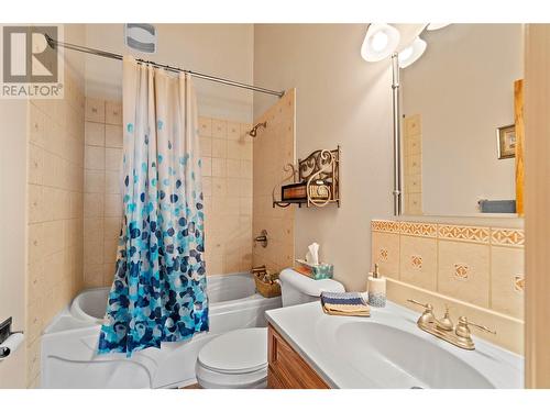 3318 Mcbride Road, Blind Bay, BC - Indoor Photo Showing Bathroom