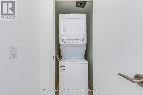 1513 - 135 East Liberty Street, Toronto, ON -  Photo Showing Laundry Room
