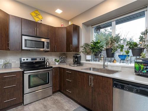 114-996 Wild Ridge Way, Langford, BC - Indoor Photo Showing Kitchen With Stainless Steel Kitchen