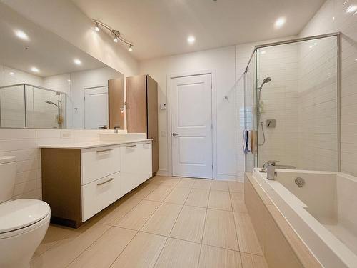 Salle de bains attenante Ã  la CCP - 604-11 Av. Gendron, Pointe-Claire, QC - Indoor Photo Showing Bathroom