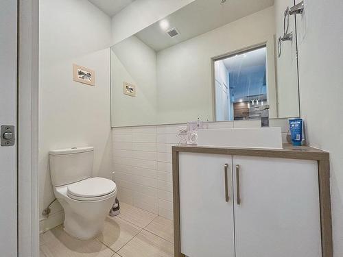 Powder room - 604-11 Av. Gendron, Pointe-Claire, QC - Indoor Photo Showing Bathroom