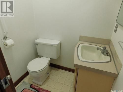 230 3Rd Avenue W, Gravelbourg, SK - Indoor Photo Showing Bathroom