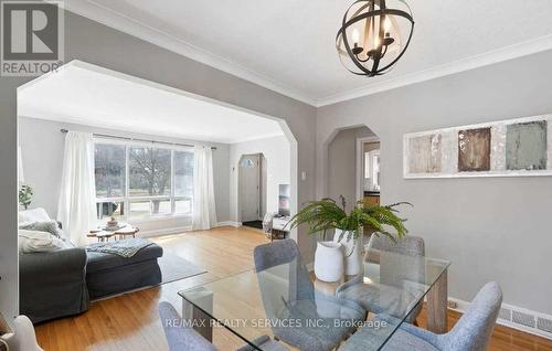 6 Bonnyview Drive, Toronto, ON - Indoor Photo Showing Living Room