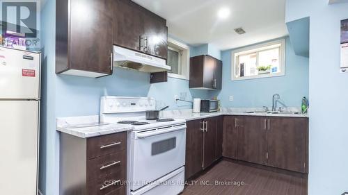 6 Viceroy Crescent, Brampton, ON - Indoor Photo Showing Kitchen With Double Sink