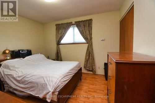 32 Arno St, Hamilton, ON - Indoor Photo Showing Bedroom