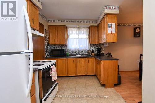 32 Arno St, Hamilton, ON - Indoor Photo Showing Kitchen