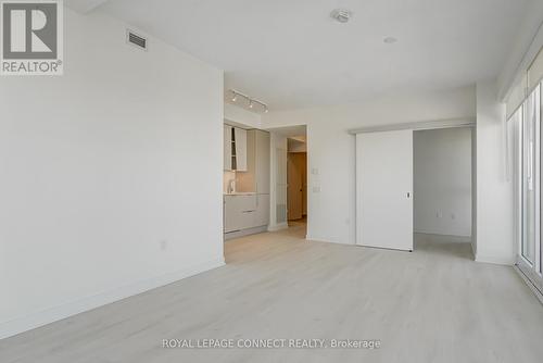 #4710 -3900 Confederation Pkwy, Mississauga, ON - Indoor Photo Showing Other Room