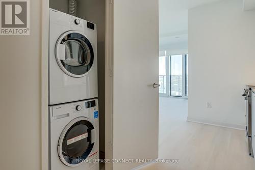 #4710 -3900 Confederation Pkwy, Mississauga, ON - Indoor Photo Showing Laundry Room