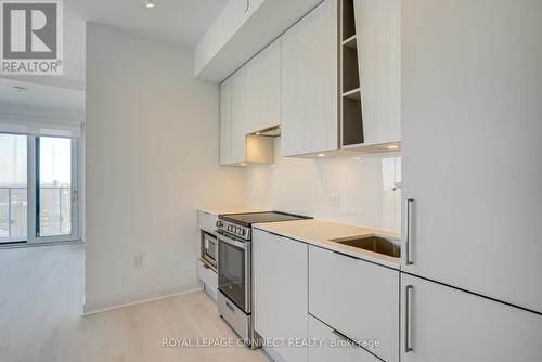 #4710 -3900 Confederation Pkwy, Mississauga, ON - Indoor Photo Showing Kitchen