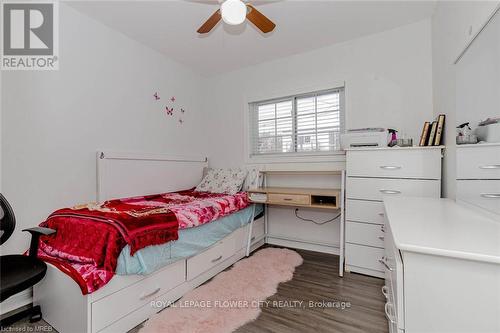 18 Greenlaw Placeway S, St. Catharines, ON - Indoor Photo Showing Bedroom