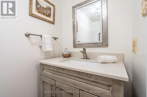 95 Laurendale Ave, Hamilton, ON - Indoor Photo Showing Bathroom